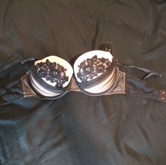 32D bras - Picture 2 of 11